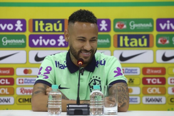 De volta à Seleção Brasileira, Neymar exalta trabalho de Fernando Diniz e declara: "Senti saudade de casa"