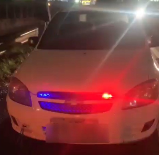 VÍDEO: Carro é flagrado com luzes semelhantes às de viatura policial na BR-282 