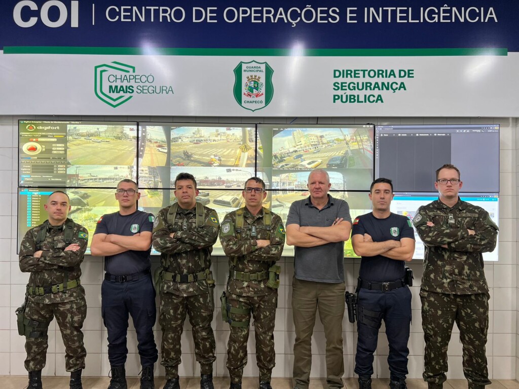 Guarda Municipal recebe visita do Exército em Chapecó
