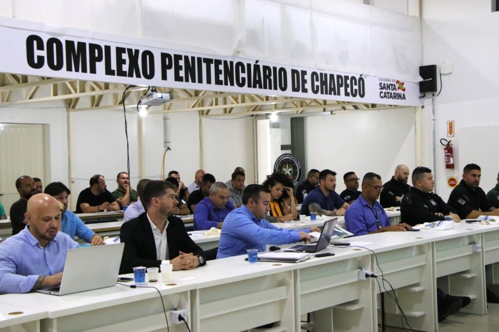 Gestores de unidades prisionais de todo o Brasil se reúnem em Chapecó para capacitação em inteligência penitenciária