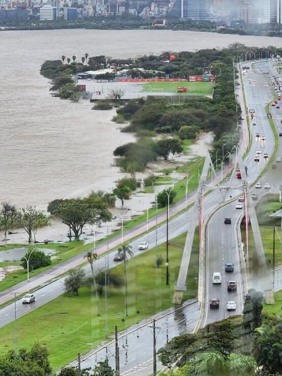 Cheia do Guaíba inunda Centro de Treinamento do Internacional