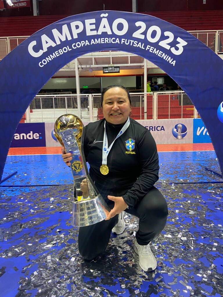 Preparadora física de Chapecó é tricampeã da Copa América de Futsal Feminino com o Brasil