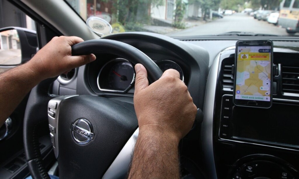 Vereadores de Chapecó aprovam alterações na Lei dos motoristas de aplicativo 