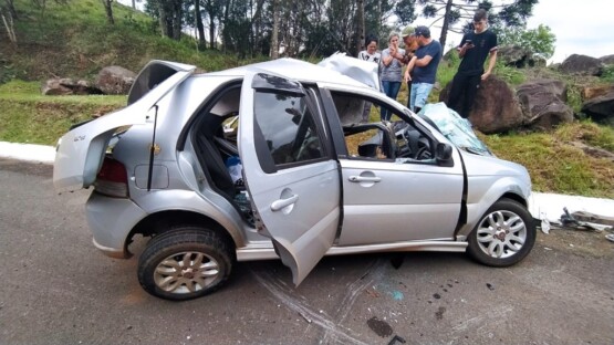TRAGÉDIA: Casal morre em violenta colisão entre carro e motorhome na BR-282