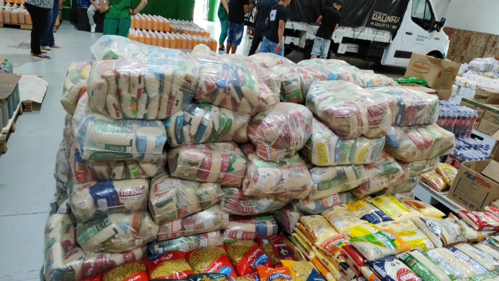 Chapecó: Ação do ingresso solidário da Efapi recolhe 12,9 mil quilos de alimentos
