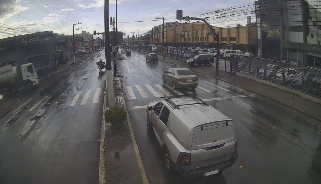 Prefeitura de Chapecó alerta sobre semáforo queimado em avenida do município