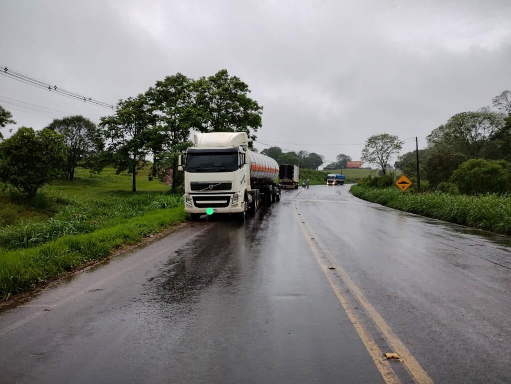 Colisão entre caminhões é registrada em Chapecó