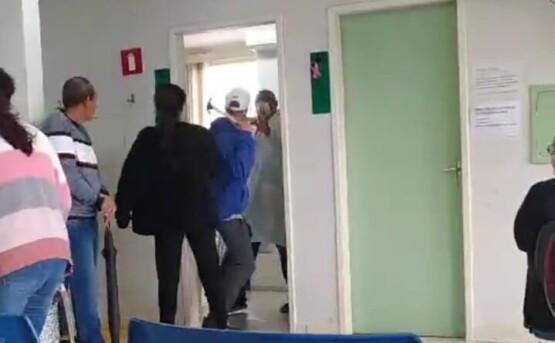 VÍDEO: Médico é agredido com marteladas