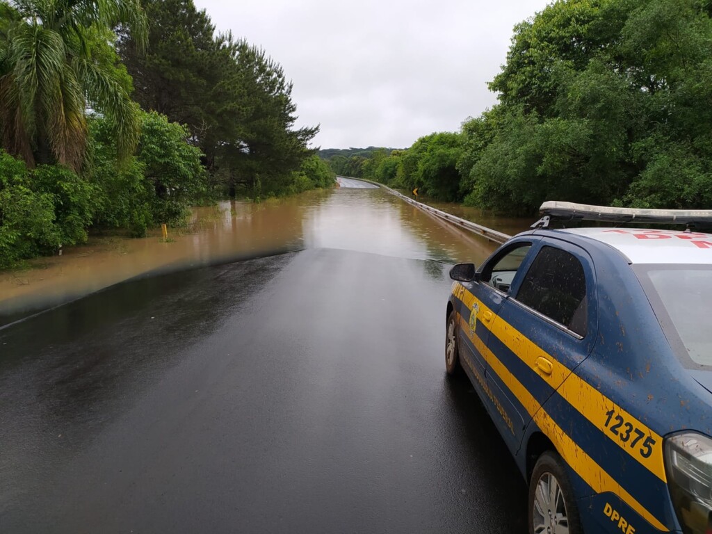Chuvas em SC: Santa Catarina tem três rodovias federais com o trânsito totalmente interditado 