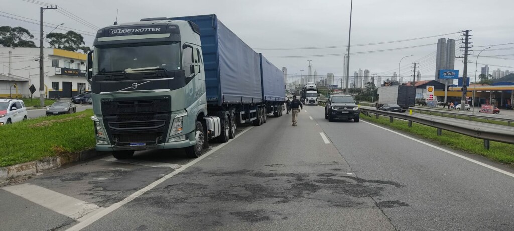 Idoso morre após ser atropelado por carreta em rodovia de Santa Catarina