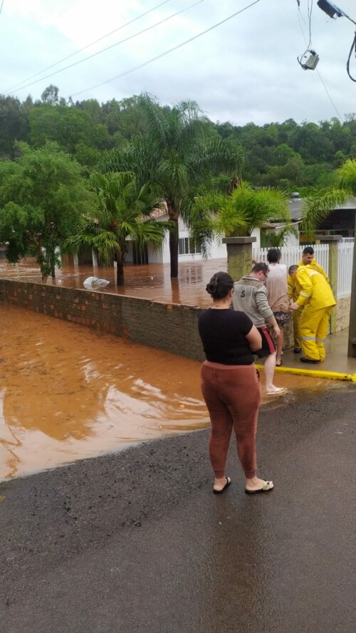 Fortes Chuvas Causam Alagamentos No Oeste De Sc Clicrdc