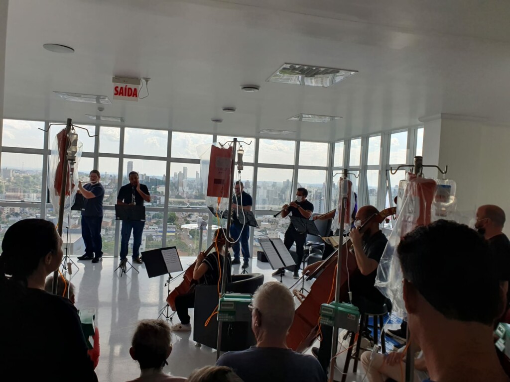 Orquestra Sinfônica de Chapecó faz apresentações para pacientes do HRO