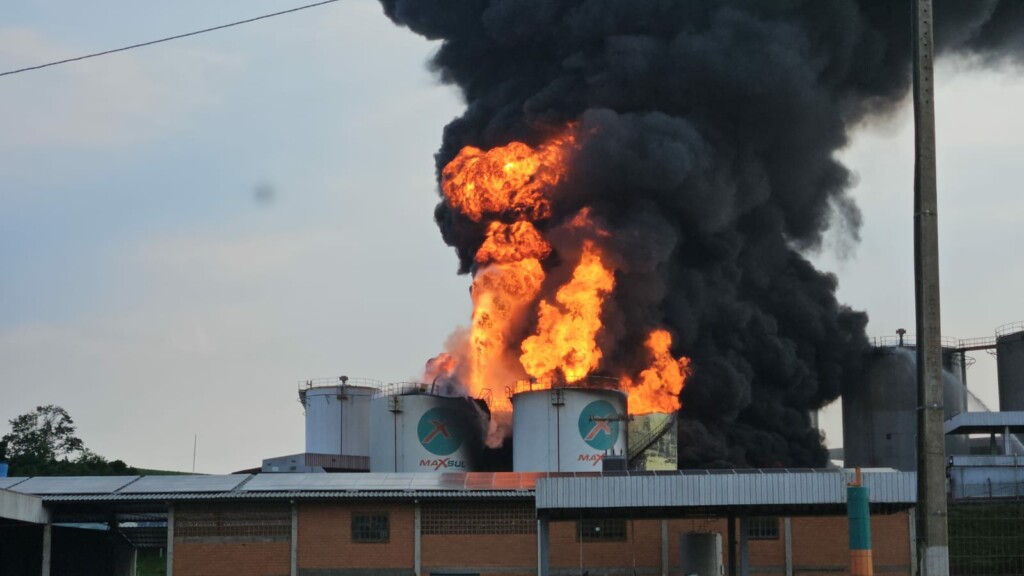 Nova explosão é registrada no incêndio em Chapecó: Assista: