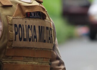 Coragem de menino de 11 anos ajuda PM a resgatar mãe mantida em cárcere privado e prender foragido por homicídio em SC