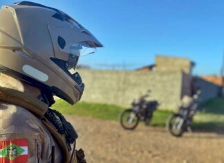 Polícia Militar recupera quatro motocicletas furtadas escondidas em área de mata em Chapecó