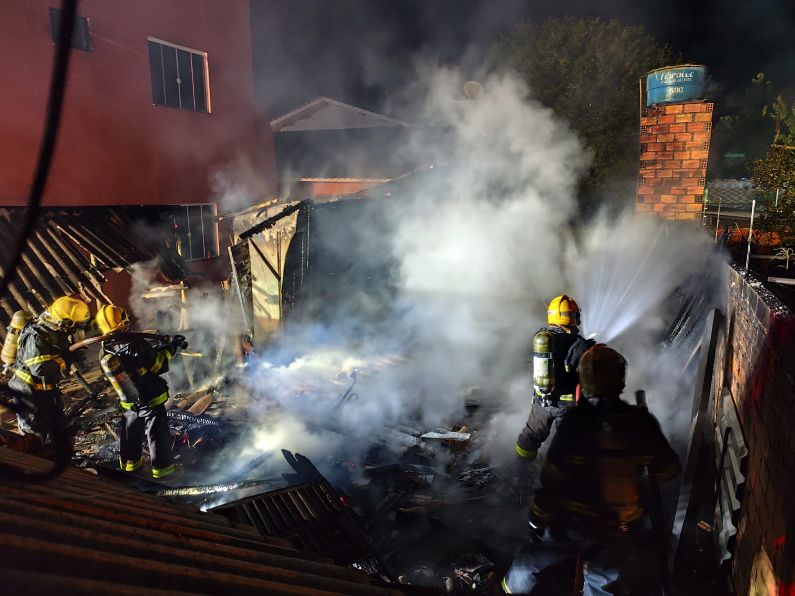 Incêndio consome casa em Chapecó