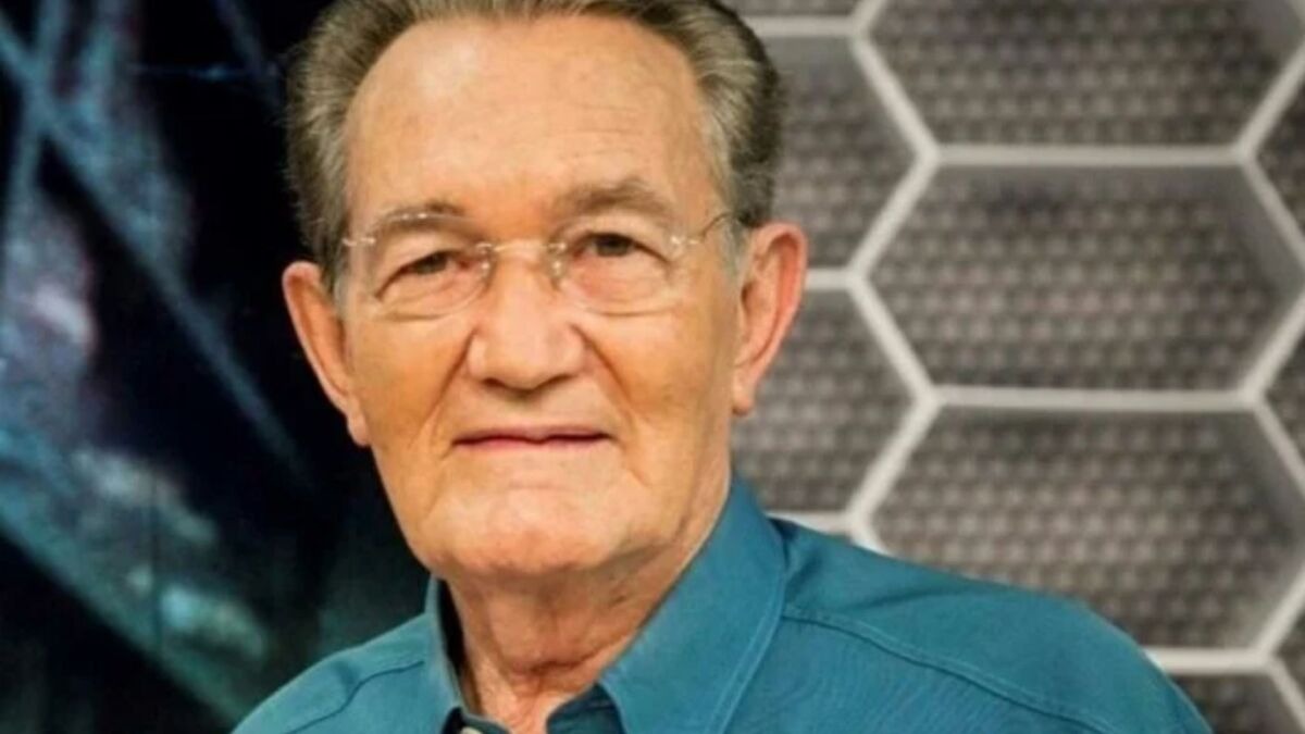  Morre Léo Batista, a voz marcante do jornalismo esportivo, aos 92 anos