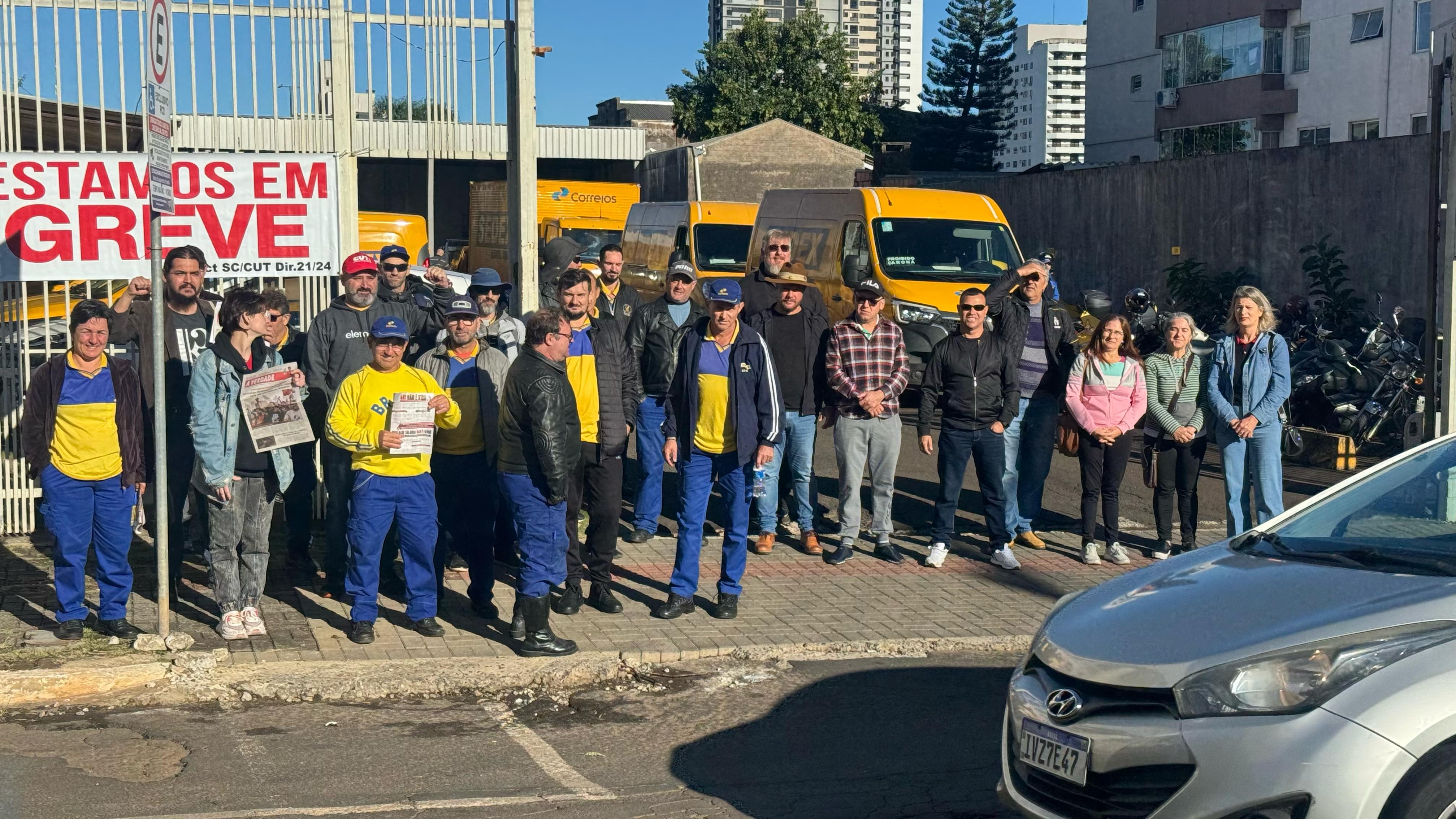 Servidores dos Correios entram em greve em Chapecó