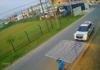 VÍDEO: Ladrões são “escoltados” pela PM e devolvem portão ao proprietário em Santa Catarina; Assista