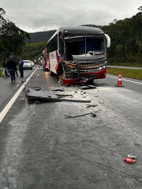 Acidente entre ônibus e carreta deixa seis feridos em rodovia de Santa ...