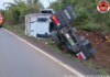 Caminhão tomba em SC; motorista sai ileso