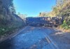 Tombamento de caminhão provoca obstrução total de rodovia no Oeste de Santa Catarina