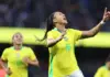 Brasil vence Inglaterra em amistoso histórico com uma jogadora a menos