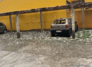 VÍDEO: Moradores relatam “cenário de guerra” com telhados e carros danificados