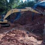 Bombeiros resgatam dois trabalhadores soterrados em obra em Santa Catarina