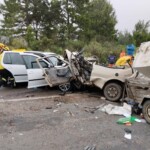 Violenta colisão frontal deixa três pessoas feridas em rodovia catarinense
