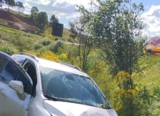 Acidente entre Voyage e Tracker chama atenção em rodovia de SC