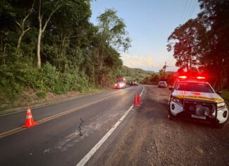 Motorista morre em colisão frontal após tentativa de ultrapassagem no Oeste de SC