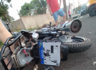 Colisão entre duas motos deixa dois homens feridos