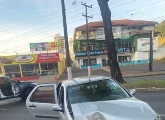 VÍDEO: Jovem dorme ao volante e se envolve em grave acidente em Chapecó