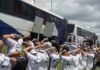 VÍDEO: Torcida do Santos embosca ônibus da torcida colorada na BR-101