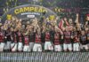 Gol de Samuel Lino garante título do Brasileirão ao Flamengo diante de 73 mil torcedores