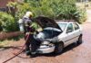 Fiat Palio entra em chamas no Centro no Oeste de SC nesta quinta-feira