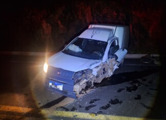 Colisão transversal deixa duas pessoas feridas em Chapecó