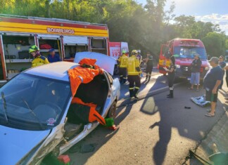 VÍDEO: Colisão entre carro e caminhão na BR-282 deixa motorista ferido em Chapecó