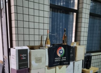 Operação Divisa apreende caminhonete e mercadoria de descaminho