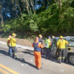 Colisão frontal entre carro e caminhão deixa vítima presa às ferragens na BR-282