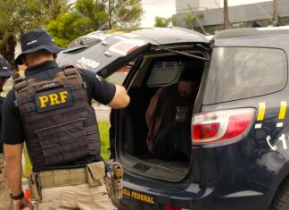 Passageiro condenado a mais de oito anos de prisão é preso em fiscalização em rodovia de SC