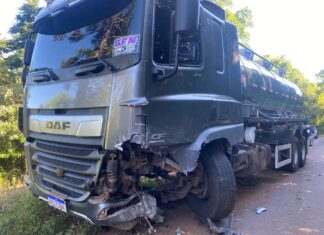 VÍDEO: Motorista morre após grave colisão entre carro e caminhão no Oeste Catarinense