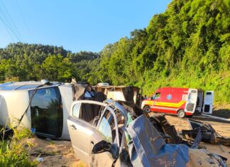 VÍDEO: Engavetamento com caminhão deixa dois mortos na BR-282, no Oeste Catarinense