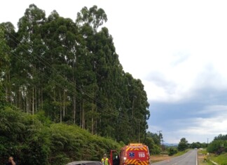 Capotamento deixa duas pessoas feridas em rodovia do Oeste de SC