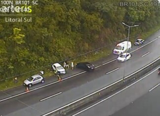 VÍDEO: PRFs e pedestres são atropelados durante atendimento de ocorrência em Santa Catarina