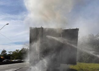 Incêndio atinge carreta carregada com carne em rodovia Catarinense