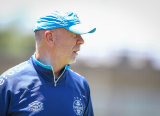 Grêmio anuncia saída de Mano Menezes