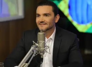 União Brasil decide expulsar ministro Celso Sabino da legenda