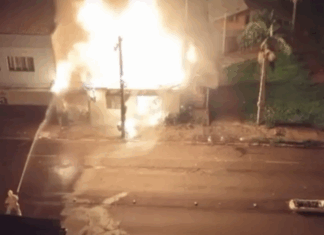 VÍDEO: Incêndio destrói casa e ameaça comércio no Oeste Catarinense